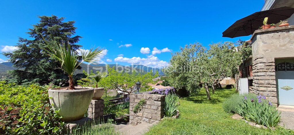 Elégante demeure de charme, aux pieds ces Cévennes, avec piscine et vue dégagée – 7 pièces – 6 chambres – 230 m²