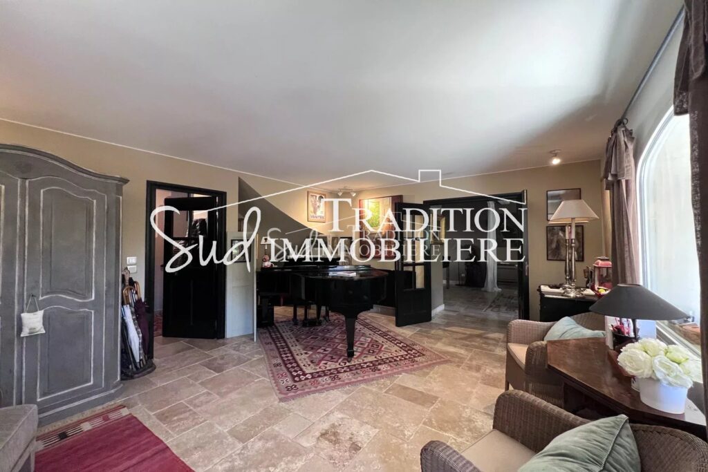 vente maison 8 Pièce(s) – 8 pièces – NR chambres – 191.00 m²