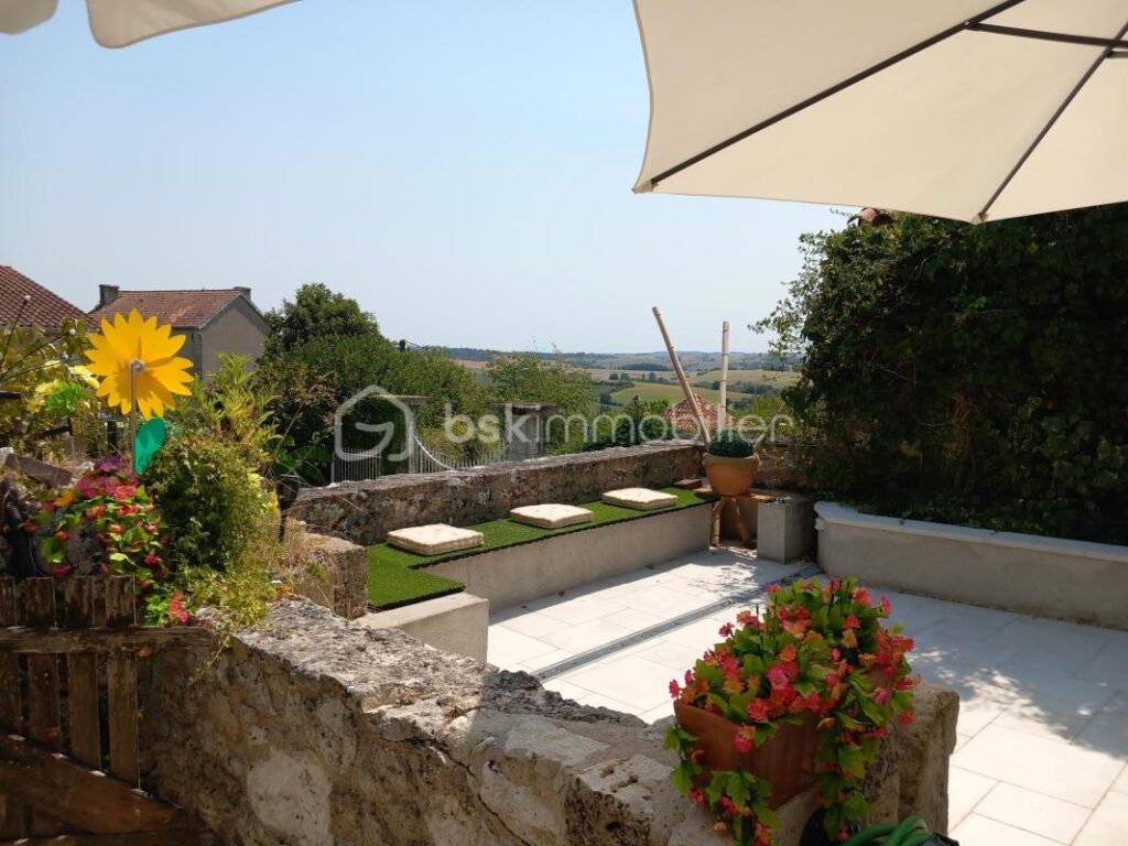 PROPRIETE EN PIERRE PROCHE AGEN- 3 CHAMBRES- MEZZANINE- JARDIN- CLOITRE – 5 pièces – 3 chambres – 181 m²