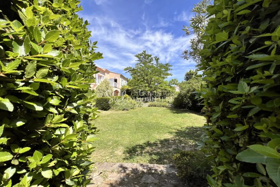 Maison à vendre à Fontvieille — Vue parc & jardin — photo 18