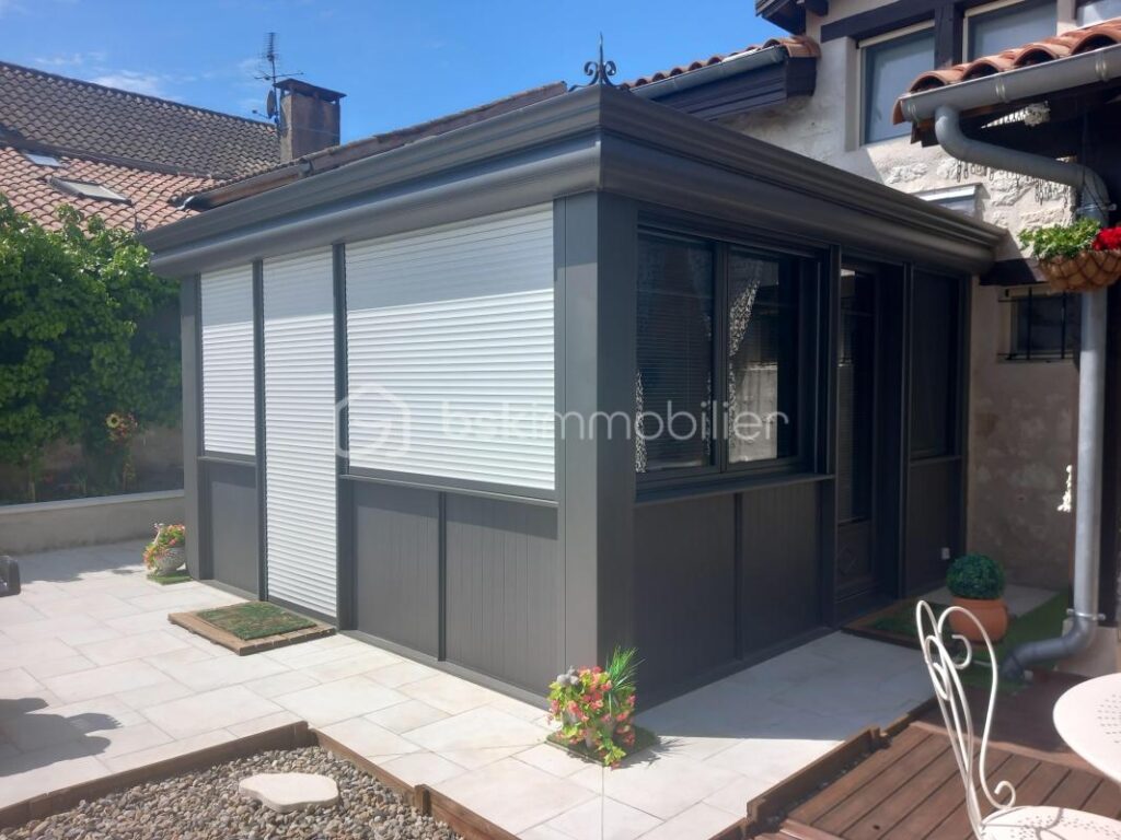 PROPRIETE DE VILLAGE EN PIERRE – PROCHE NERAC- 3 CHAMBRES- MEZZANINE- JARDIN- CLOITRE – 5 pièces – 3 chambres – 181 m²