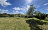 Magnifique maison familiale contemporaine en lisière de la Forêt des Bertranges avec double carport et garage – 7 pièces – 5 chambres – 180 m²