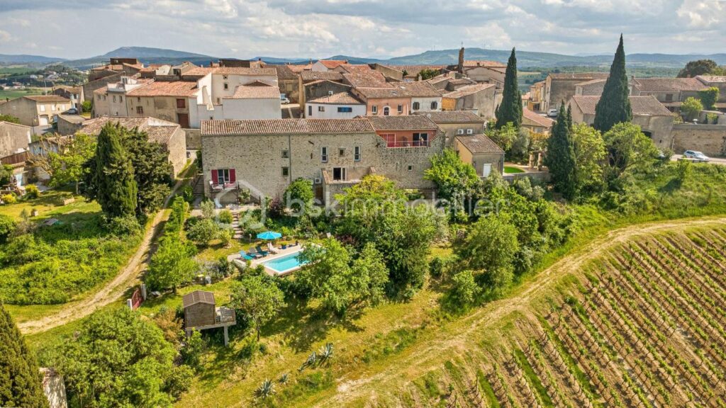 Magnifique maison d’hôtes et gîte de charme à vendre au cœur du Pays Cathare à proximité de Limoux et Carcassonne – 11 pièces – 8 chambres – 405 m²