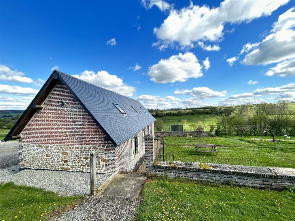 L&rsquo;agence CAZIN IMMOBILIER vous propose cette jolie maison de – 4 pièces – 3 chambres – 98 m²