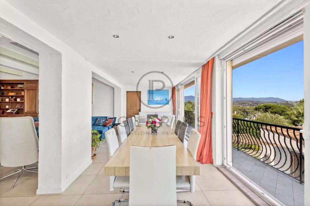 Villa de luxe avec vue sur la mer à vendre à Antibes – 6 chambres, piscine et appartement d&rsquo;invités – 9 pièces – 6 chambres – 350 m²