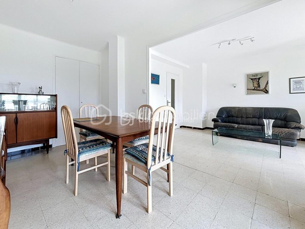 ANTIBES – T3 VUE MER – CAVE ET PARKING – 4 pièces – 2 chambres – 68 m²