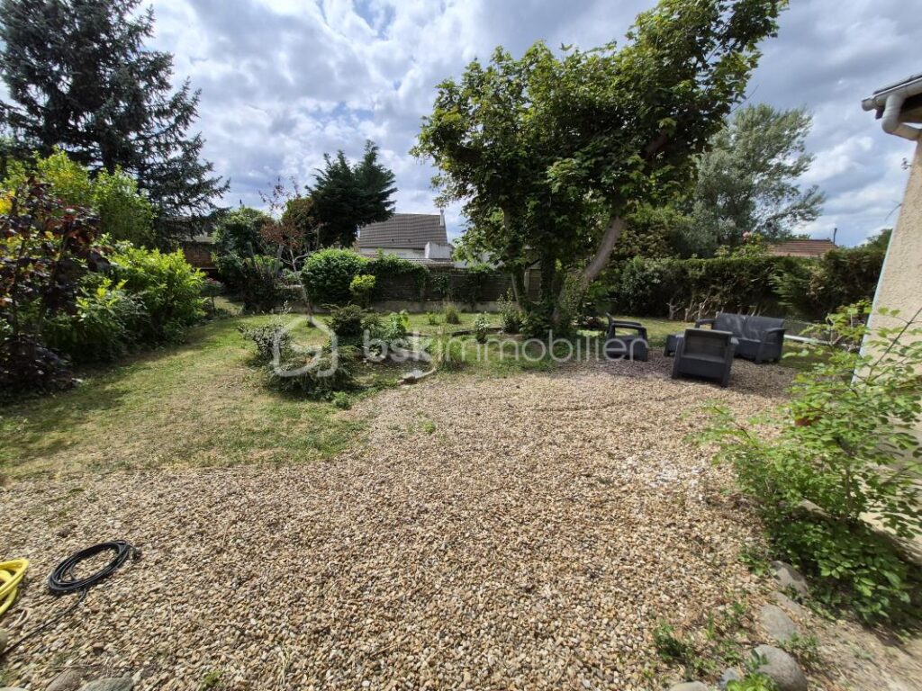 Belle maison de 113.75 m2 avec terrain, sous sol – 6 pièces – 4 chambres – 113 m²