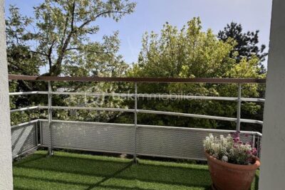 T3 traversant de 68 m² avec terrasse, balcon et parking – Hyper-centre de Bruges – 3 pièces – 2 chambres – 69 m²