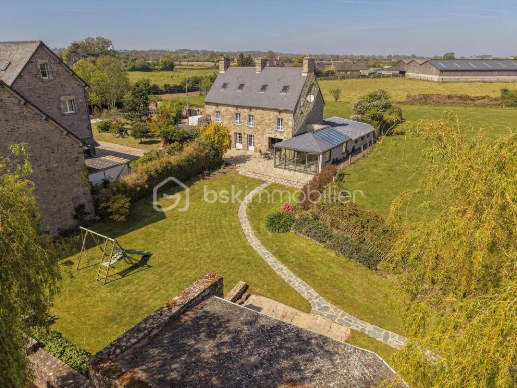 Votre havre de paix rural en pierre au cœur de Valcanville – 6 pièces – 3 chambres – 157 m²
