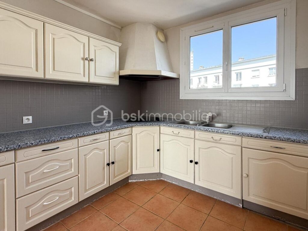 Quartier Saint-Marc : appartement lumineux avec une magnifique vue sur la rade – 3 pièces – 2 chambres – 74 m²