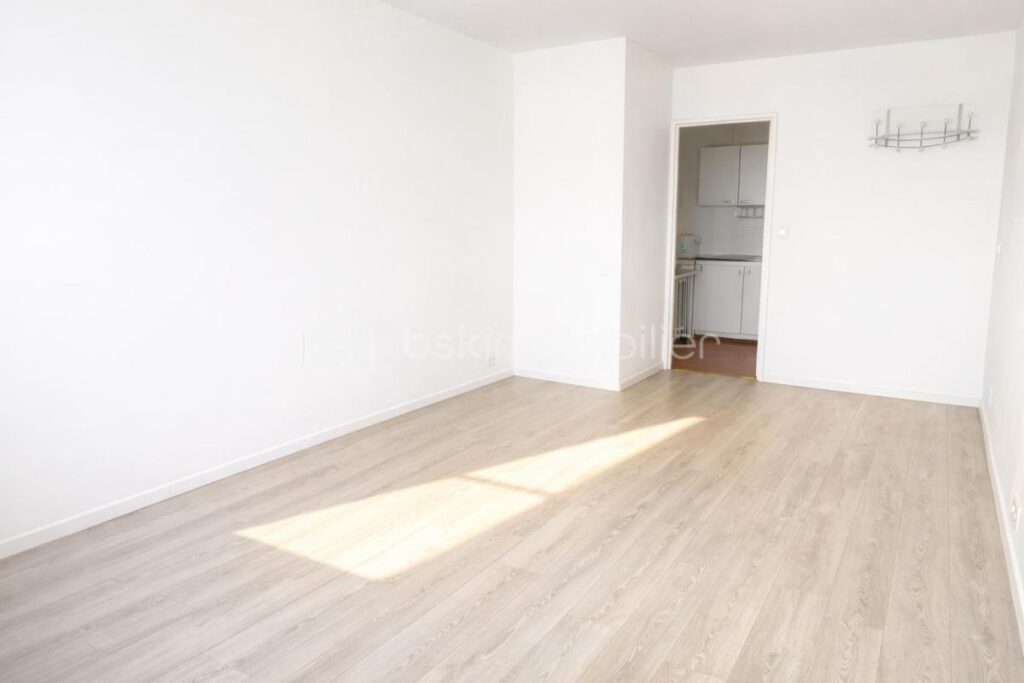 Paris 13ème – 2 pièces calme, lumineux sans vis à vis avec parking et cave – DPE : C – 2 pièces – 1 chambre – 42 m²