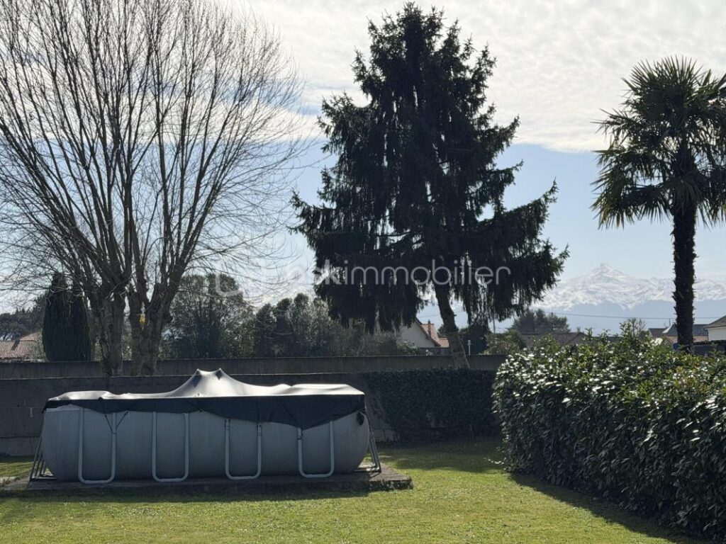 Maison de 106 m2 à rafraîchir de l’intérieur avec beaucoup d’atouts et en prime une belle vue sur les Pyrénées – 7 pièces – 4 chambres – 106 m²