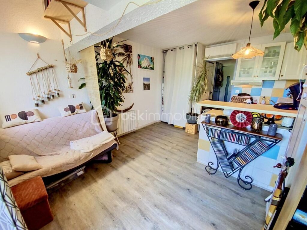 ⛳ LA GRANDE-MOTTE – VUE GOLF EXCEPTIONNELLE – RÉSIDENCE SÉCURISÉE AVEC PISCINE ET PLACE DE PARKING PRIVATIVE – 2 pièces – 1 chambre – 24 m²