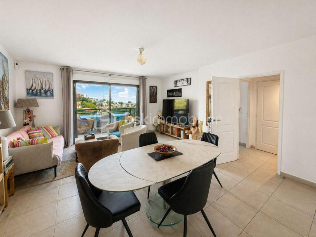 THEOULE / MER – APPT 3 PIECES – 67M² – VUE MER – PARKING – 5 MIN A PIED DE LA PLAGE – 3 pièces – 2 chambres – 67 m²