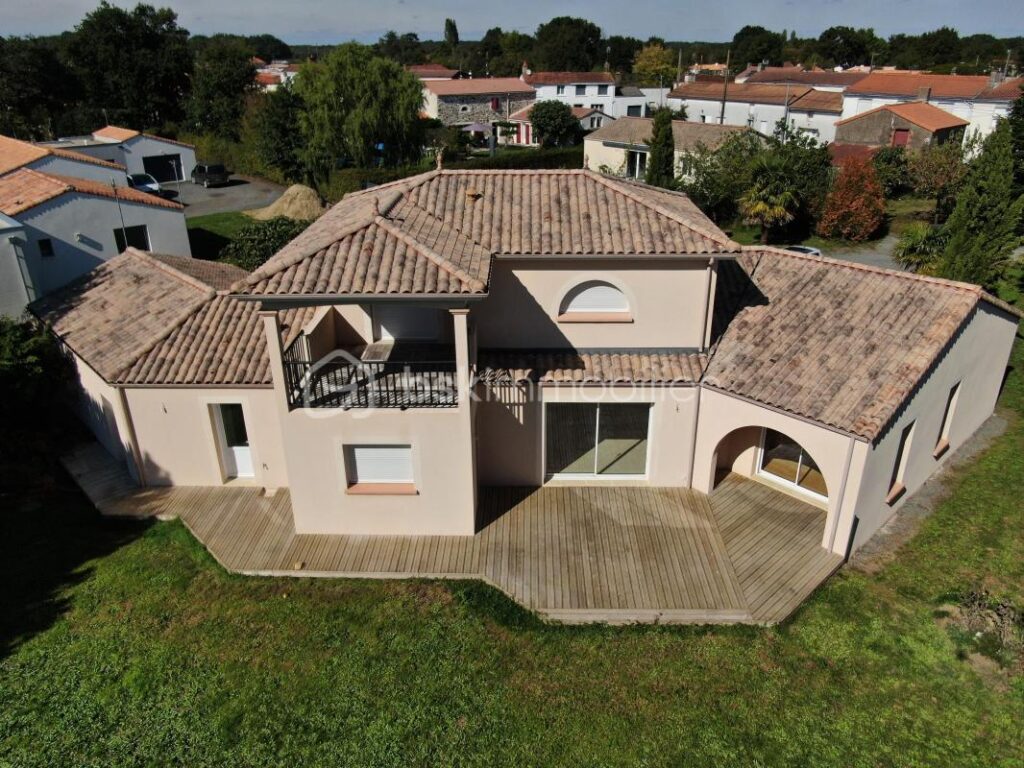 Belle maison contemporaine lumineuse et calme – 5 pièces – 3 chambres – 151 m²