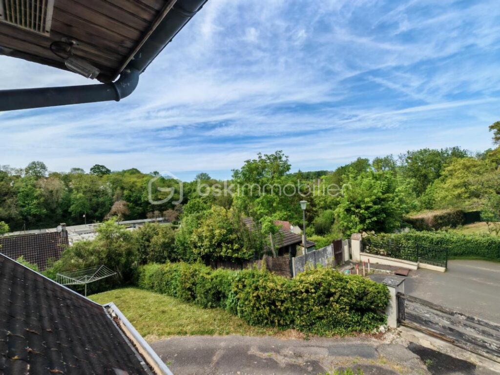 Maison familiale 5 pièces sur 3 niveaux – 137 m² – total surface au sol 250 m2 – Terrain 616m2 – Osny (95) – 5 pièces – 4 chambres – 137 m²