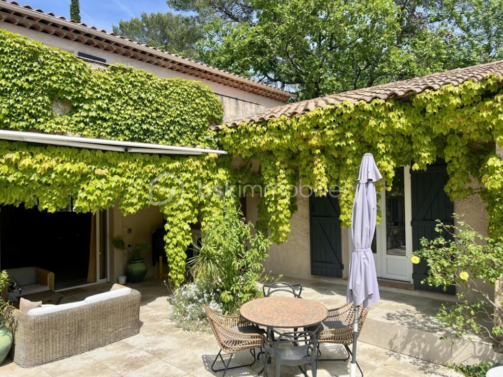 La villa d’architecte T10 – SAINT PAUL En FORET (83440) – 282 m2 – 10 pièces – 8 chambres – 282 m²