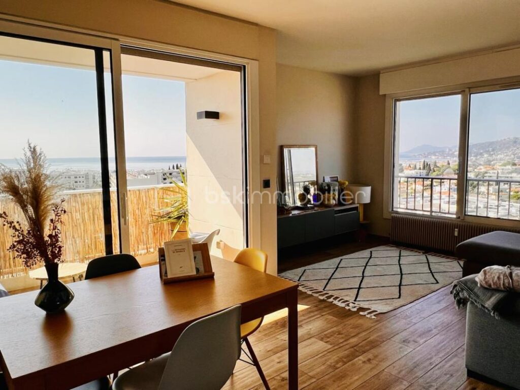 3 P, 72 M² – VUE MER PANORAMIQUE – 8ÈME ÉTAGE – ROI SOLEIL ANTIBES – 3 pièces – 2 chambres – 71 m²