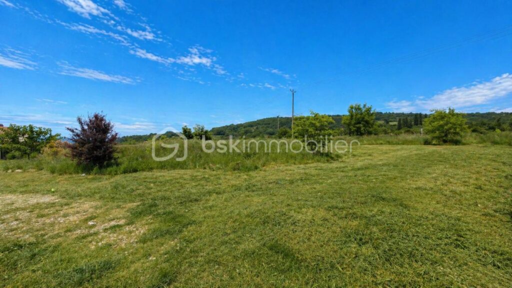 PROJET À FORT POTENTIEL – TERRAIN 4 800 m² – SECTEUR LA BÉGUDE-DE-MAZENC – 2 pièces – 1 chambre – 98 m²