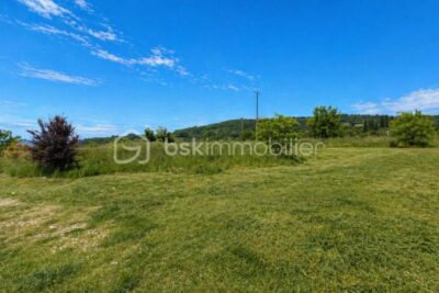 PROJET À FORT POTENTIEL – TERRAIN 4 800 m² – SECTEUR LA BÉGUDE-DE-MAZENC – 2 pièces – 1 chambre – 98 m²
