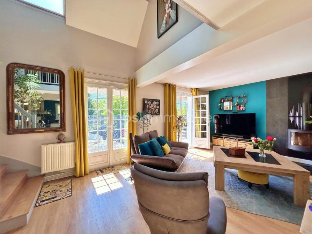🏡 Élégance, lumière et panorama — Une maison d’exception sur les hauteurs de Jouars Pontchartrain – 8 pièces – 5 chambres – 170 m²