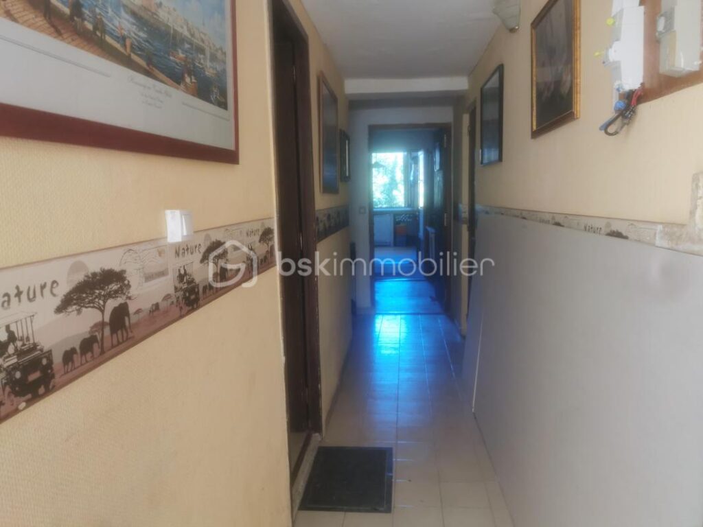 THOARD – Maison de village avec vue imprenable et fort potentiel locatif – 8 pièces – 5 chambres – 150 m²
