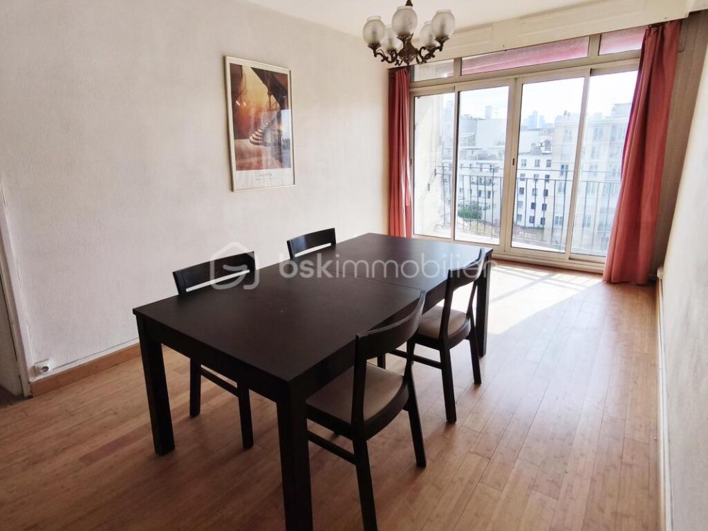 3 pièces lumineux au dernier étage avec vue dégagée et balcon – 3 pièces – 2 chambres – 52 m²