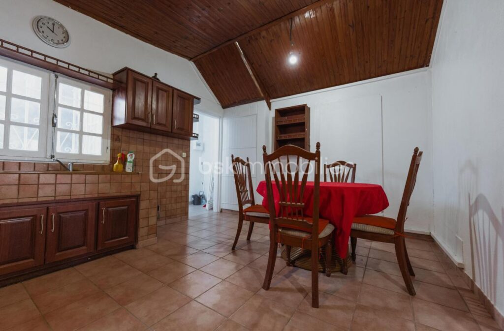 À VENDRE – 2 maisons jumelée avec vue mer pour le prix d&rsquo;une – NR pièces – 5 chambres – 214 m²