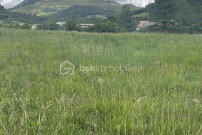 EXCEPTIONNEL TERRAIN À BÂTIR À PIERRELONGUE – NR pièces – NR chambres – 1770 m²