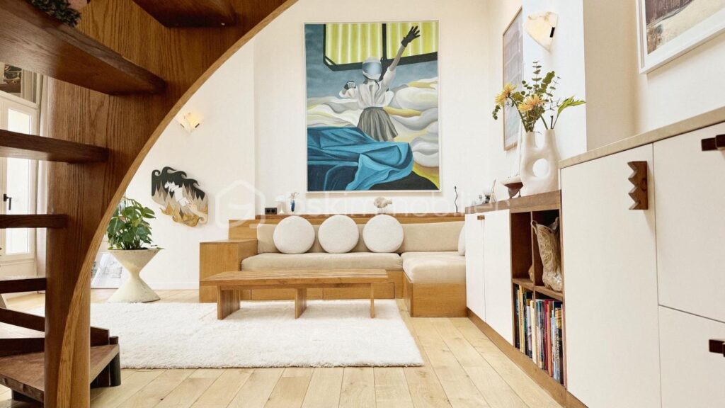 VOLUMES et LUMIÈRE au dernier étage du marais – 2 pièces – 1 chambre – 50 m²