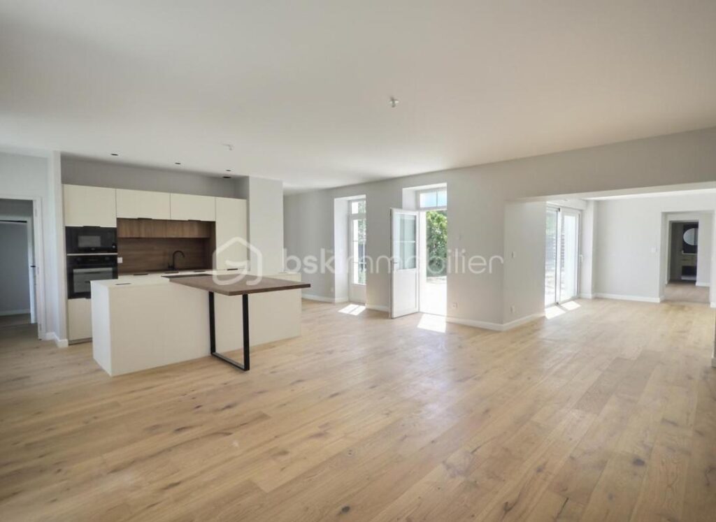 MAISON – 5 pièces – 3 chambres – 121 m²