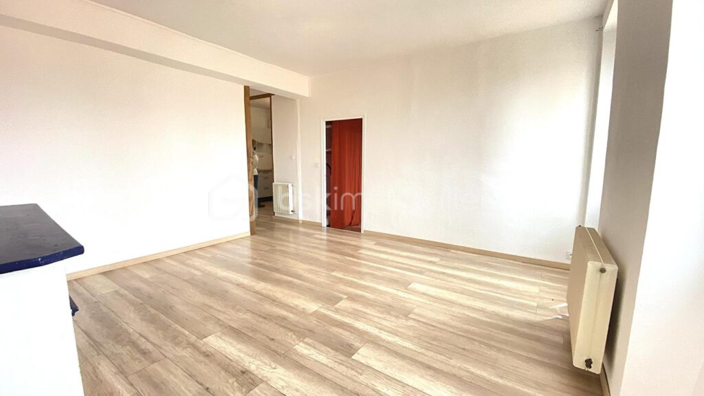 Appartement T4 rénové – 78 m² – Dernier étage – Proximité immédiate centre-ville Saint-Affrique – 4 pièces – 3 chambres – 78 m²