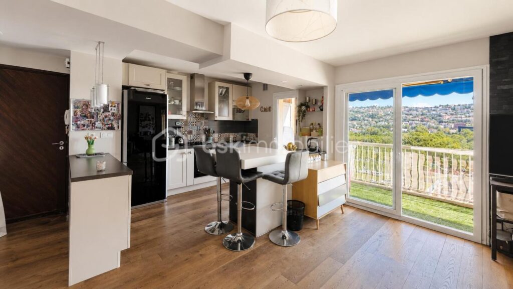3 pièces vue dégagée cave et parking – 3 pièces – 2 chambres – 74 m²