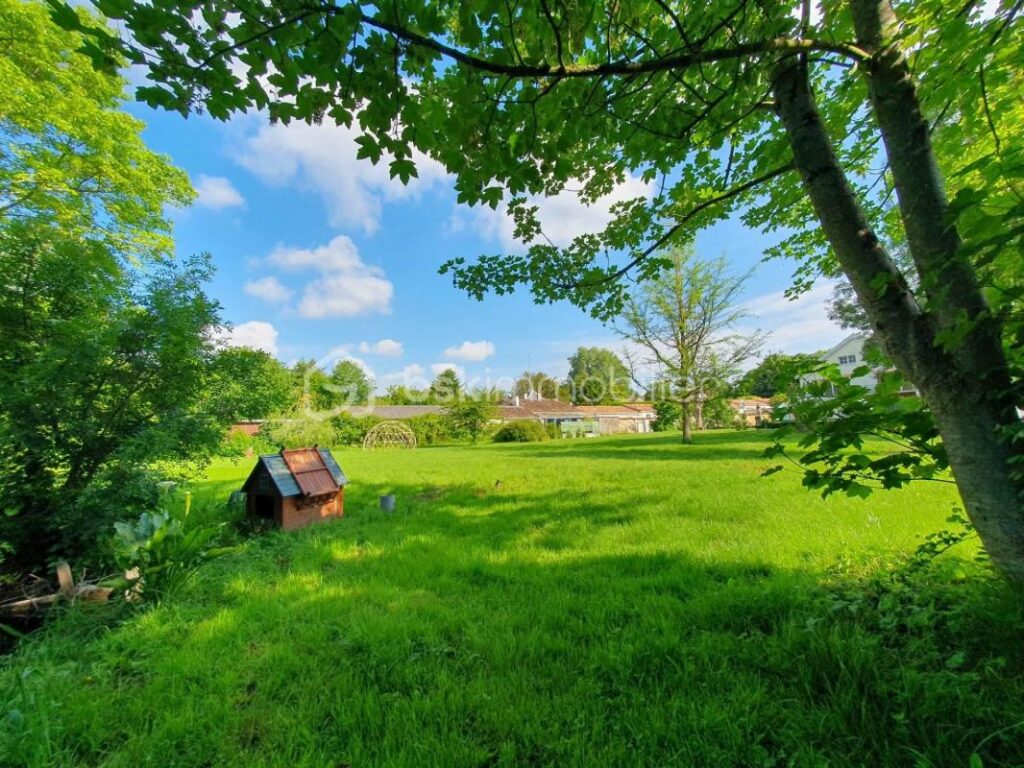 SAINT-JEAN-D’ANGÉLY : Le Clos de l’Hermine – 11 pièces – 7 chambres – 362 m²