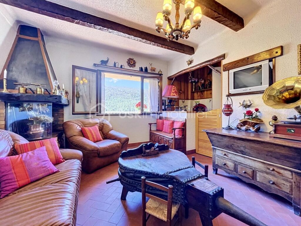 Maison de village traversante avec vue sur la Plaine – Caille (06750) – 4 pièces – 2 chambres – 63 m²