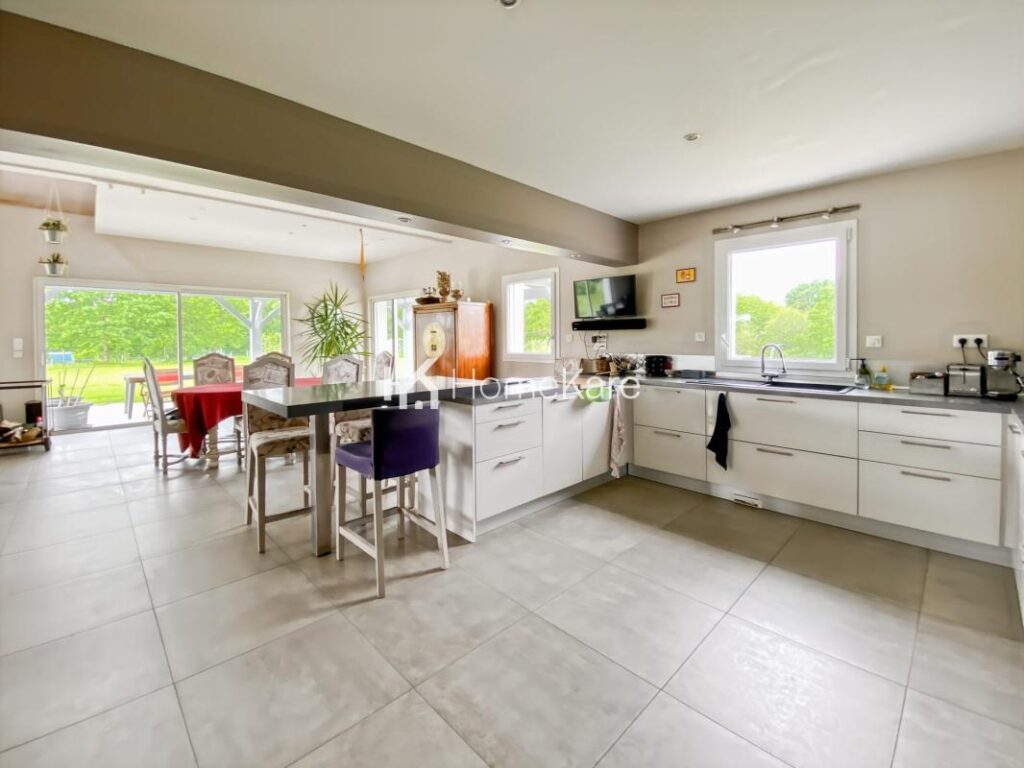 N&rsquo;ACHETEZ PAS SEULEMENT LA MAISON, ACHETEZ L&rsquo;ENVIRONNEMENT – 5 pièces – 4 chambres – 200 m²