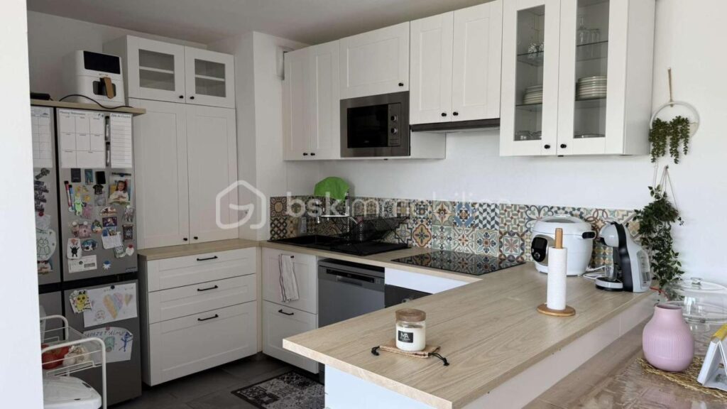 À louer – Superbe T3 récent avec balcon, vue dégagée et parking – Vénissieux centre – 3 pièces – 2 chambres – 61 m²