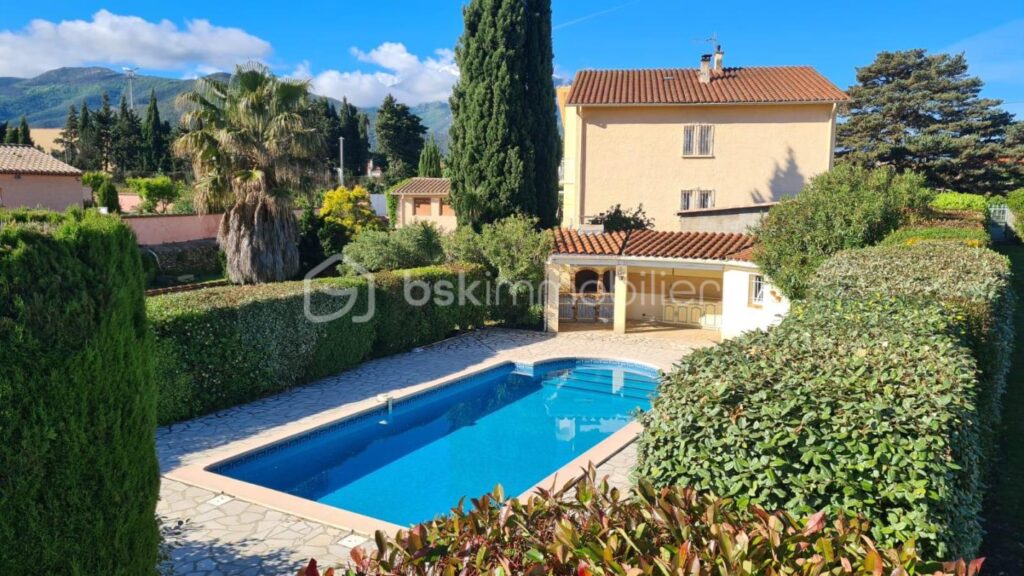 VILLA 4 FACES – VUE SUR LE CANIGOU – 4 CHAMBRES – PISCINE – GARAGE – 6 pièces – 4 chambres – 155 m²