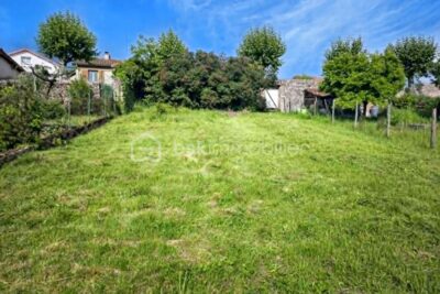 IMMEUBLE DE RAPPORT – 2 APPARTEMENTS – GARAGE – TERRAIN – NOIRÉTABLE – 6 pièces – NR chambres – 136 m²