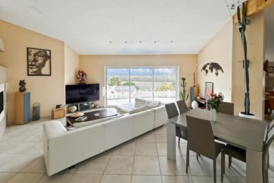 VILLA FAMILIALE T7 AVEC VUE, PISCINE ET GARAGE – 7 pièces – 4 chambres – 185 m²