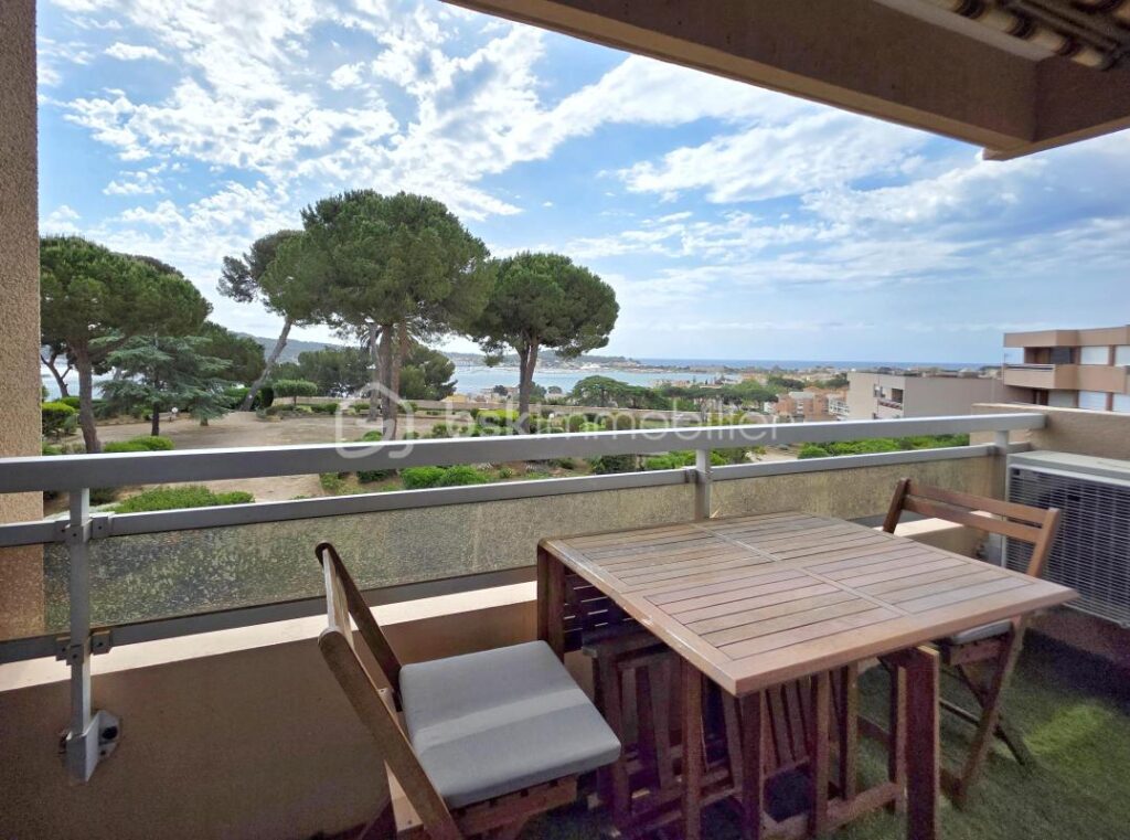 Tamaris :Magnifique Studio meublé avec balcon et vue imprenable – 1 pièce – NR chambres – 31 m²