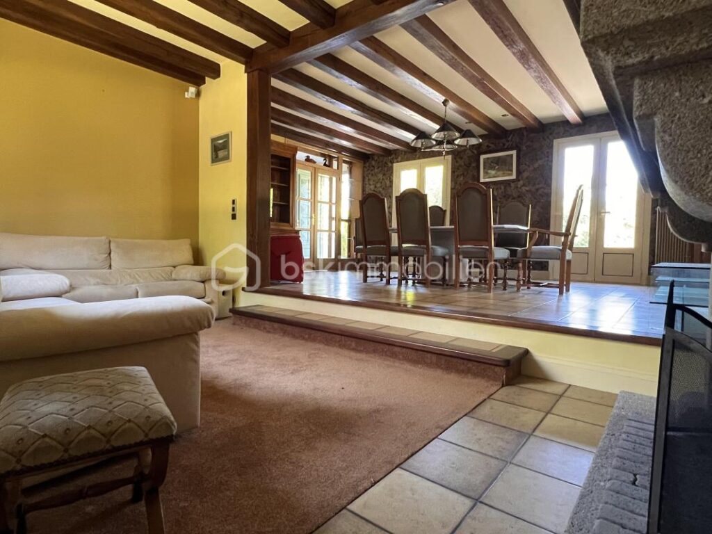 Magnifique maison 180 m2 de caractère, 5 chambres avec piscine sur terrain arboré de 6 000 m² – 7 pièces – 5 chambres – 180 m²