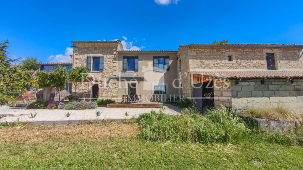 Maison – 9 pièces – 4 chambres – 200 m²