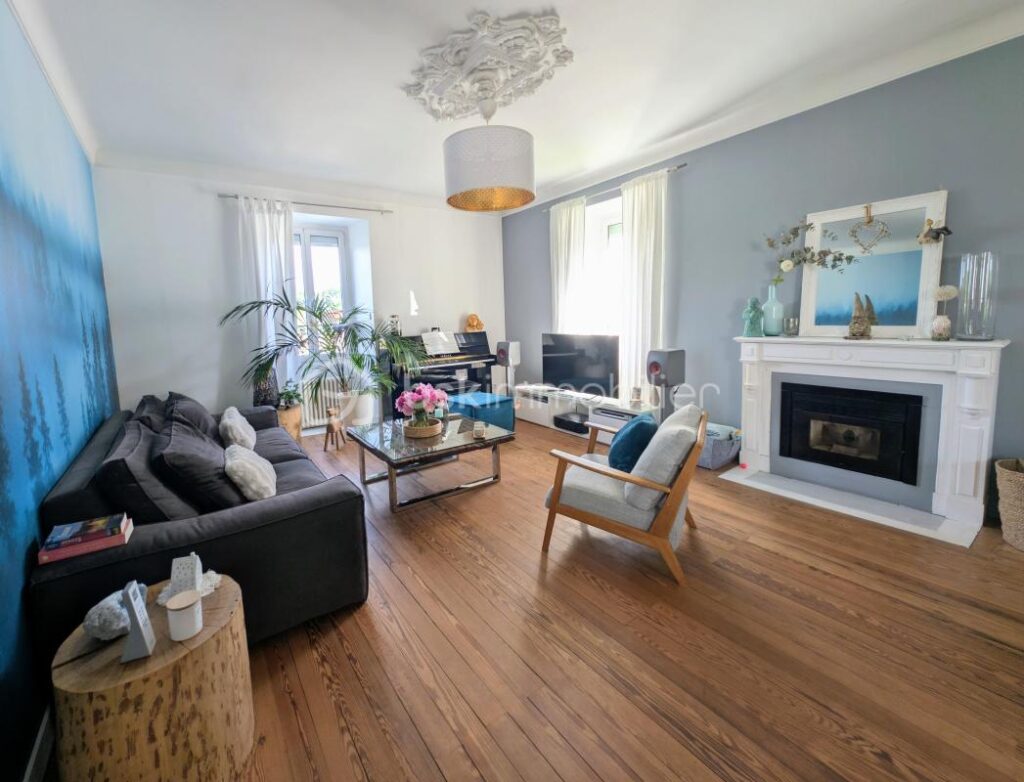 MAISON DE MAITRE RENOVEE – BORDS DE LOIRE – 7 pièces – 5 chambres – 198 m²