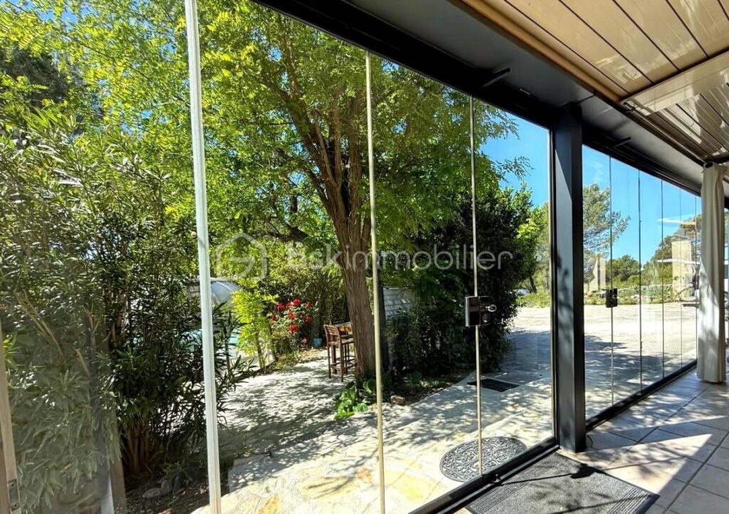 Rare à la vente – Maison de plain-pied avec vue dominante et cadre naturel unique – 6 pièces – 5 chambres – 155 m²