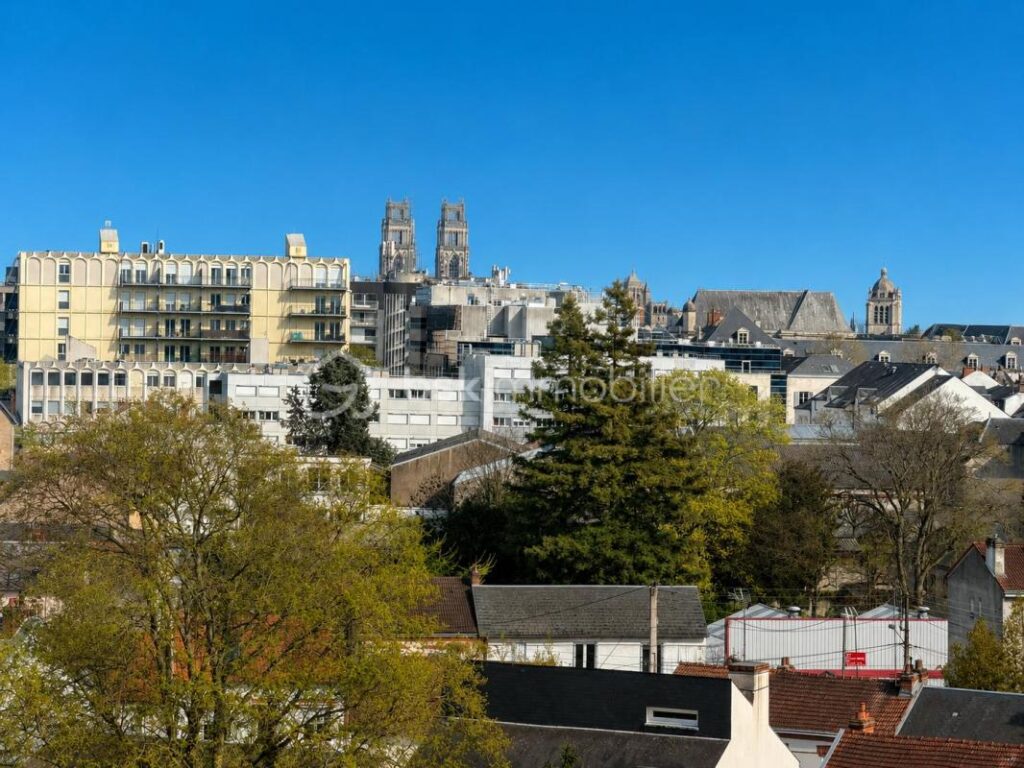 Appartement T5 lumineux avec balcon, vue dégagée, cave et double stationnement – 5 pièces – 3 chambres – 89 m²