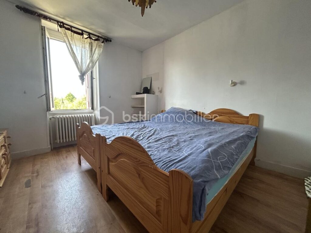 Maison de 130m2 – 3 chambres – Jardin avec vu sur l&rsquo;Yonne – 7 pièces – 3 chambres – 130 m²