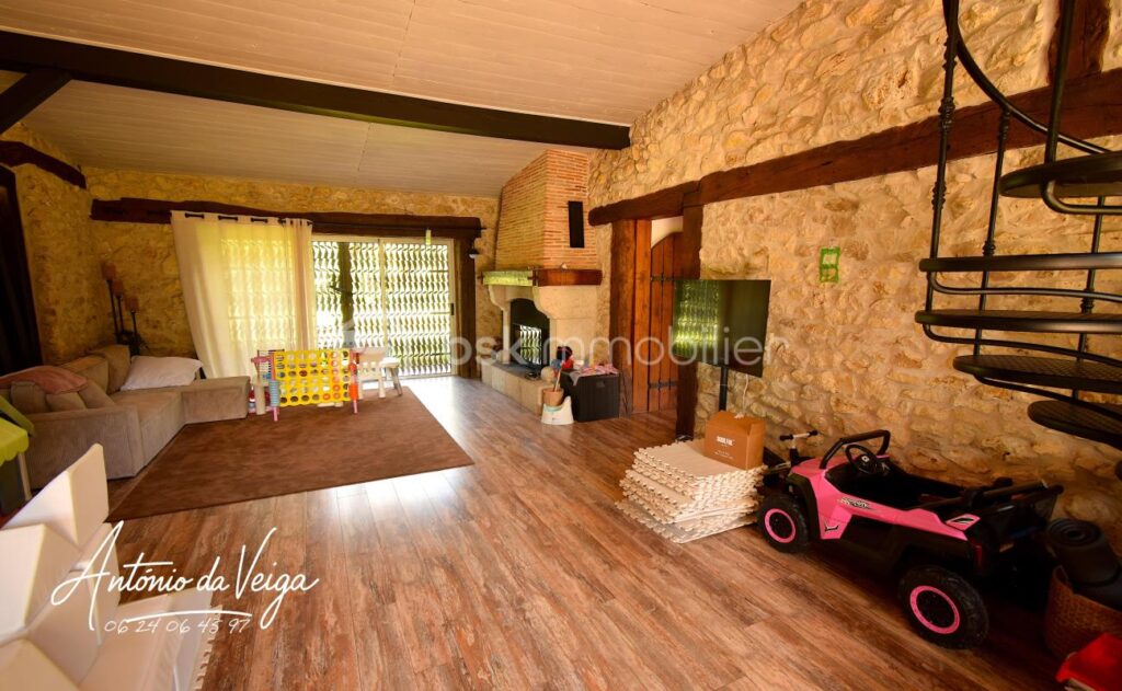 ✨ Maison d’Exception avec Piscine & Dépendance – Un Cadre de Vie Rare ! – 8 pièces – 3 chambres – 260 m²