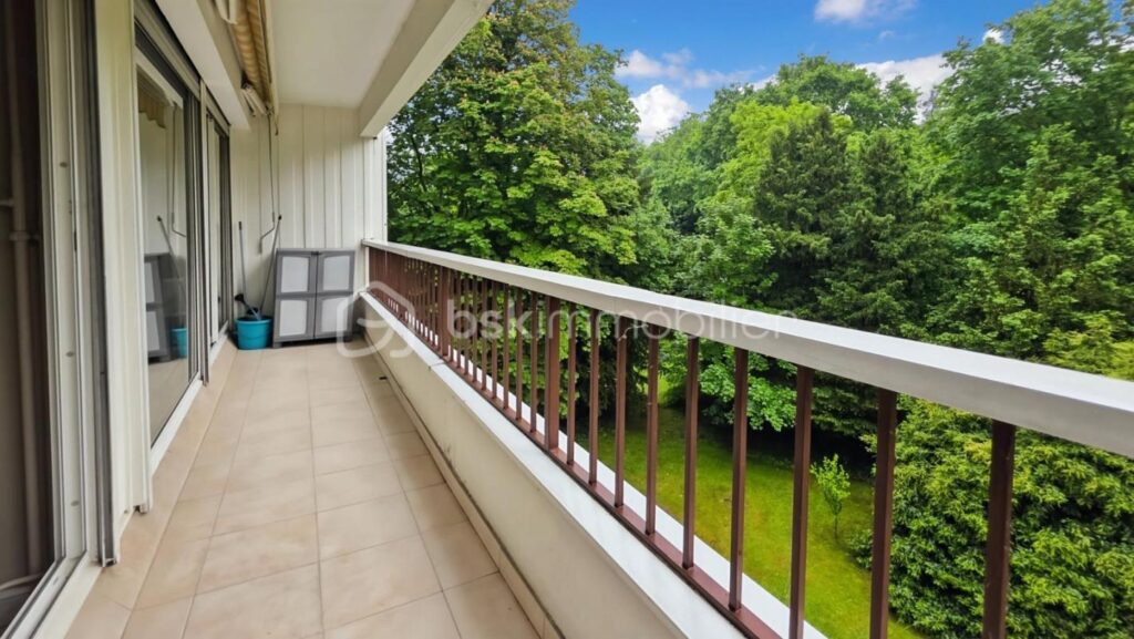 Appartement F3 – 65 m2 – Grand BALCON – cave – 3 pièces – 2 chambres – 65 m²