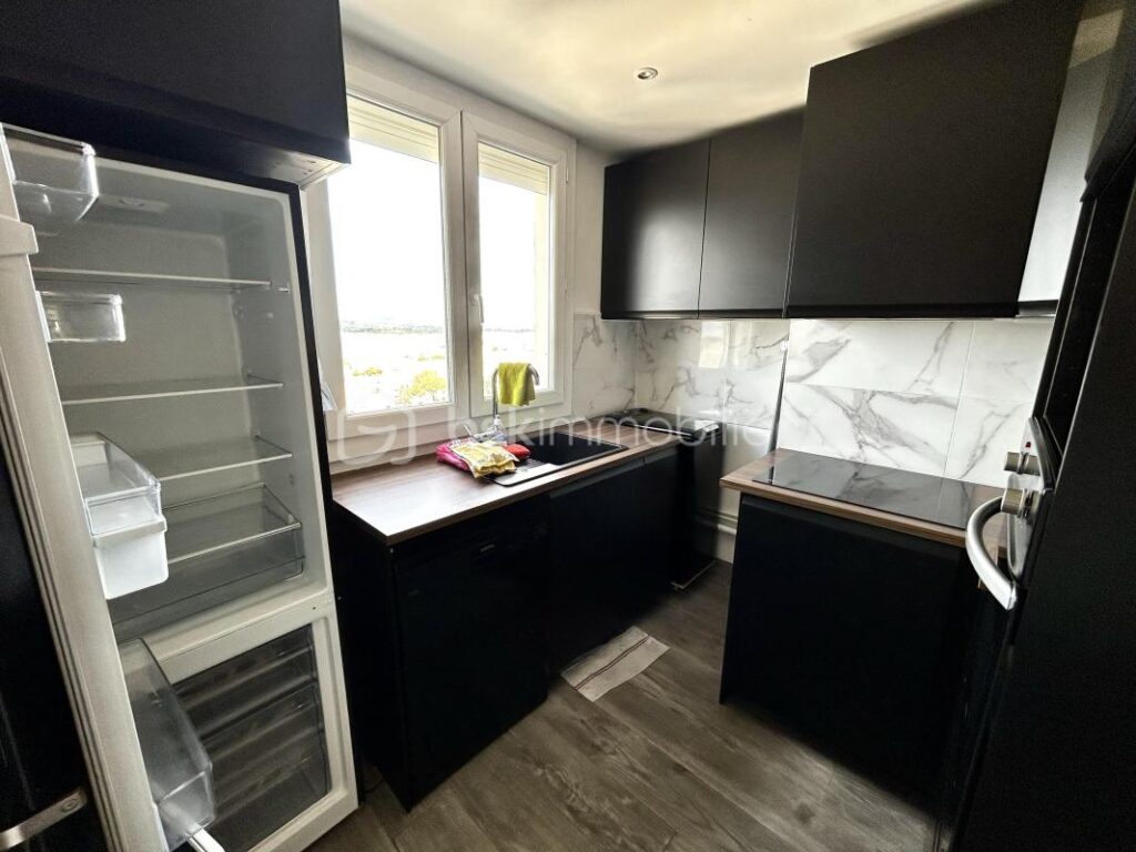 Appartement lumineux traversant entièrement rénové – Vue étang- Parking – Cave – 3 pièces – 2 chambres – 52 m²